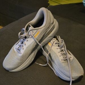 Brooks Adrenaline 2024 GTS Gray Athletic Running Shoes